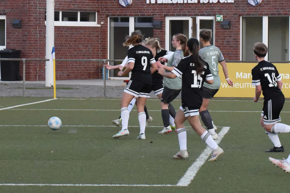 Foto zum Newsartikel Frauen gewinnen richtungsweisende Partie