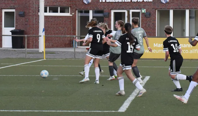 Frauen gewinnen richtungsweisende Partie