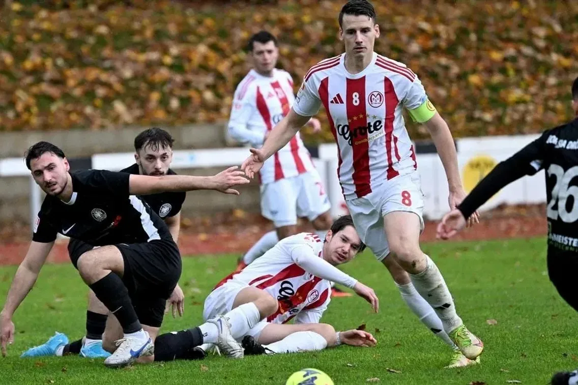 Foto zum Newsartikel Erste muss sich mit Punkt in Menden zufrieden geben