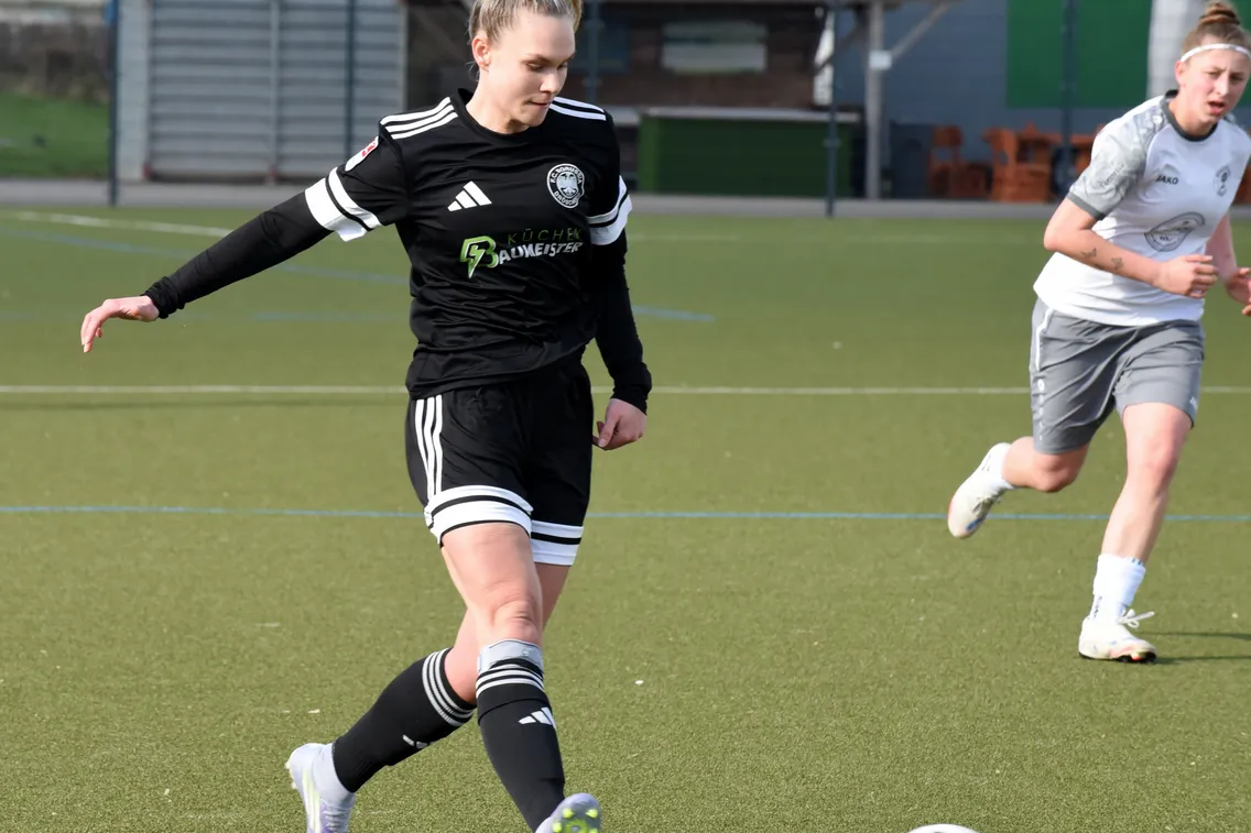 Foto zum Newsartikel Frauen und Erste freuen sich über Auswärtssiege