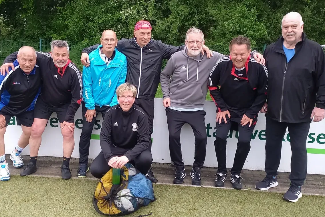Foto zum Newsartikel Die erste Einheit des Walking-Football Teams war ein Erfolg!