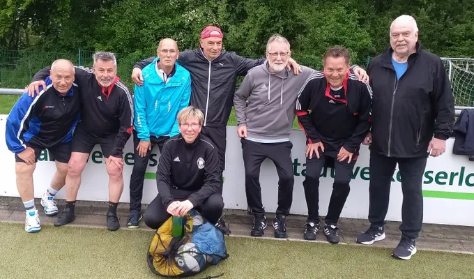 Die erste Einheit des Walking-Football Teams war ein Erfolg!